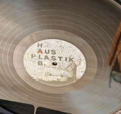 LP-halb-aus-plastik-halb-beton-05