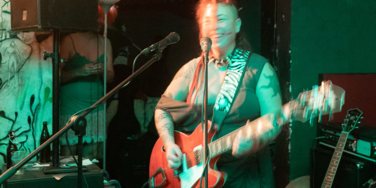 Frauen im Musikbusiness - Marta vom Femme Rebellion Fest 1 MATRONE live