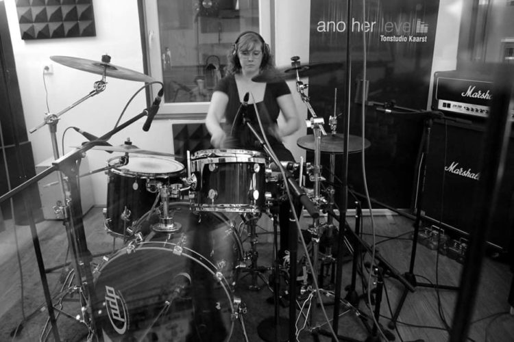 Frauen im Musikbusiness - mit Aline Schlagzeugerin der Band Conyo 1