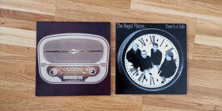 Outcrowd - Radio 5 7" Vinyl vs. The Royal Flares - Time is A Tale 7" Vinyl 1 The Royal Flares/The Outcrowd