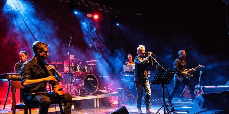 Frauen im Musikbusiness - Anne Clark: Poetin, Sängerin, Elektro-Musikerin 1 Frauen im Musikbusiness – Anne Clark: Poetin, Sängerin, Elektro-Musikerin