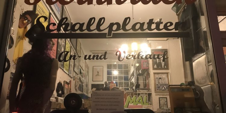 KERNKRACH – Ein Imperium spielt zurück (Interview mit Jörg Steinmeyer, dem Besitzer der „Kernkrach Schallplatten“)