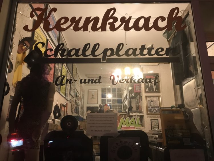 KERNKRACH – Ein Imperium spielt zurück (Interview mit Jörg Steinmeyer, dem Besitzer der "Kernkrach Schallplatten") 1
