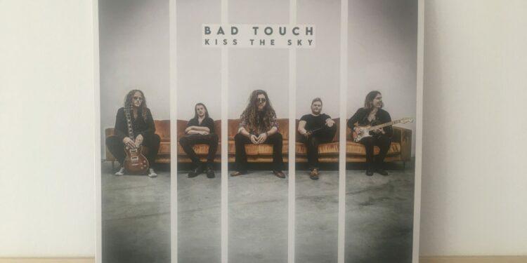 Bad Touch – Kiss The Sky
