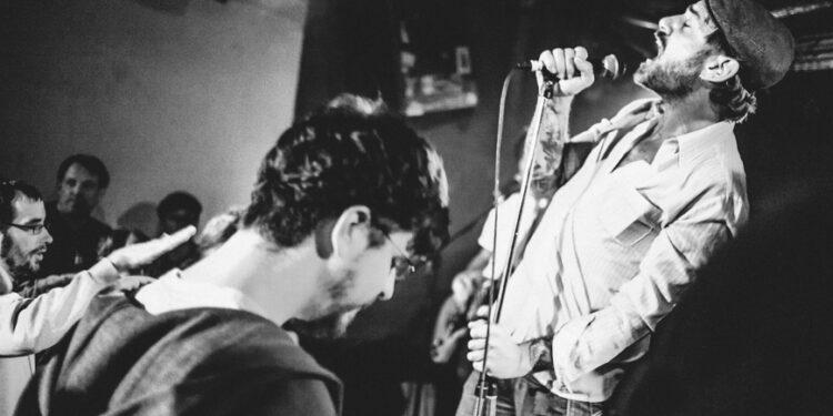 Musik trifft Literatur #7 - mit Jonny Bauer u.a. Sänger der Punkband OIRO 1 Musik trifft Literatur #7 – mit Jonny Bauer u.a. Sänger der Punkband OIRO