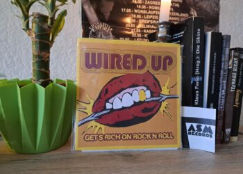 Wired Up - Get's Rich On RocknRoll