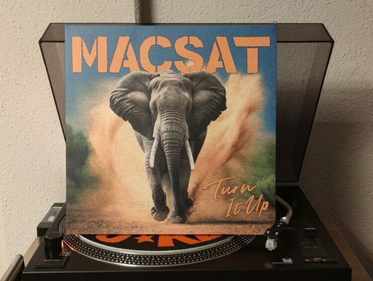 Macsat - Turn It Up 1