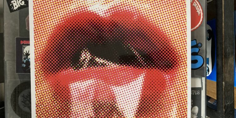 The Pill – Hollywood Smile