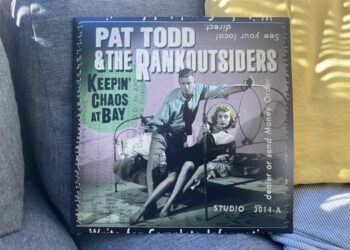 Pat Todd & The Rankoutsiders - Keepin' Chaos At Bay 3