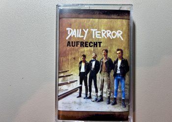 DAILY TERROR - AUFRECHT