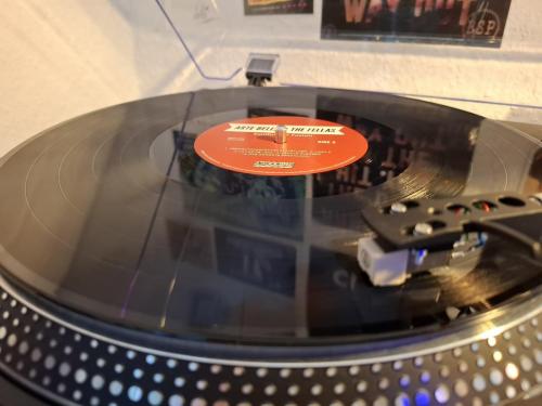 Arte Bella & The Fellas / Tighten Up - Split LP