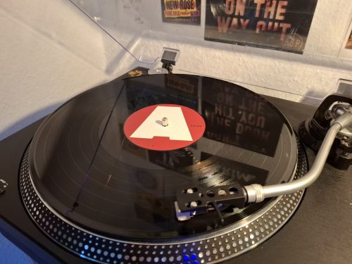 Flash Kicks - Couldn´t Care Less