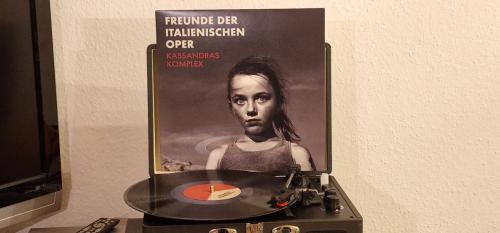 LP-freunde-der-IO-Kassandras-Komplex-01